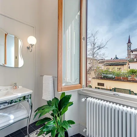 Comfortable Wide In The Core Of Firenze